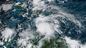 Vista aérea de la tormenta tropical Melissa que se intensifica en el mar Caribe