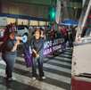 Las participantes en la manifestación llevaban pancartas