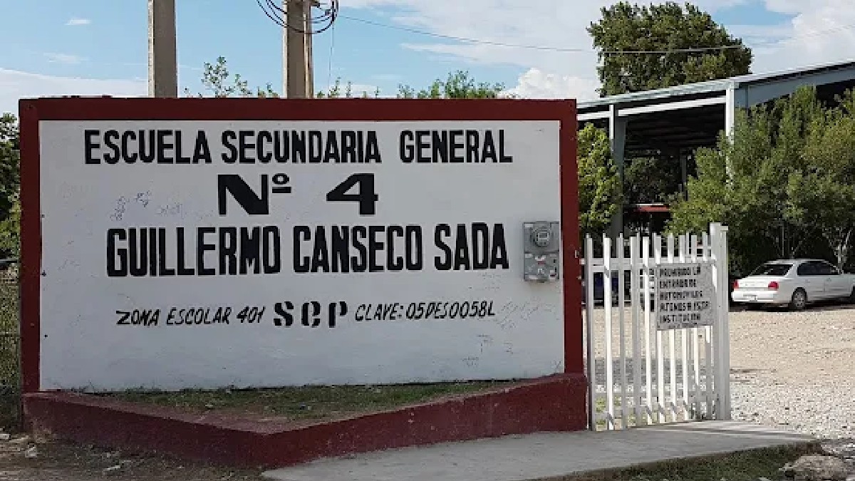 Fachada de la Secundaria General Número 4 en la ciudad de  Acuña, Coahuila