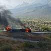 Volcadura e incendio en la carretera Monterrey-Saltillo
