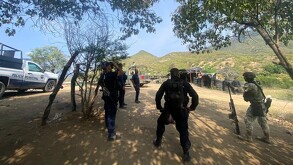 Elementos del Ejército, Guardia Nacional y Policía Municipal en cerro de Michoacán durante operativo de seguridad