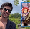 En la imagen se puede ver a César Echeverría con camisa negra y lentes oscuros, en la misma imagen se ve a Belinda con un shucky y con una gorra rosa En la imagen se puede ver a César Echeverría con camisa negra y lentes oscuros, en la misma imagen se ve a Belinda con un shucky y con una gorra rosa