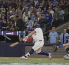 Alejandro Kirk consiguió  un jonrón que completó el rally de 9 carreras con el que Toronto Blue Jays aplastó a Los Angeles en el juego 1 de la Serie Mundial.