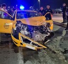 Taxi chocado en Torreón, desafortunadamente hay una niña grave