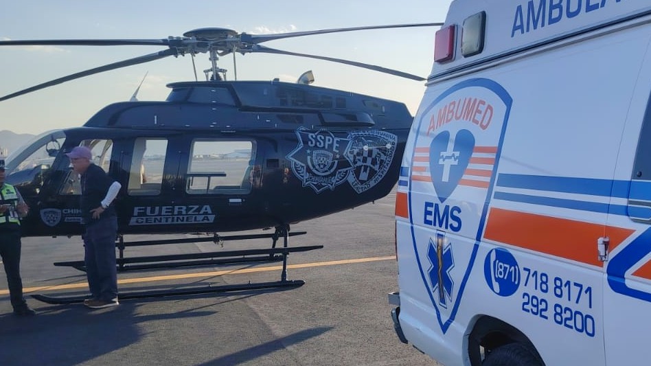 Helicóptero del estado de Chihuahua donde trasladaron a menor hasta Torreón. Helicóptero del estado de Chihuahua donde trasladaron a menor hasta Torreón.