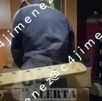 Prestamistas golpeando a deudores con tablas por no pagar a tiempo dentro de departamento en Tultitlán