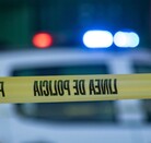 La zona del percance fue delimitada con cinta amarilla por elementos de la Policía Municipal mientras peritos realizaban el levantamiento de indicios.