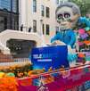 Carros alegóricos en desfile del Festival de las Calaveras en Monterrey. Carros alegóricos en desfile del Festival de las Calaveras en Monterrey.