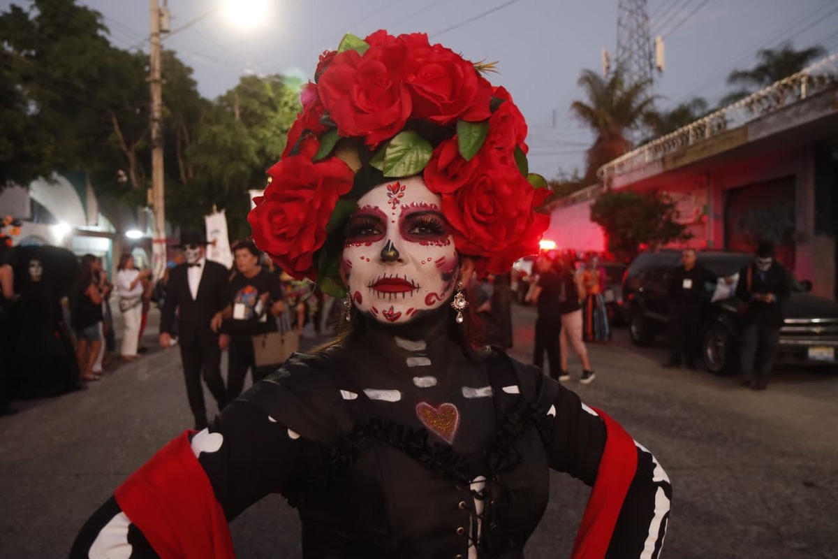 Catrina en el desfile de Día de Muertos de Tlaquepaque Catrina en el desfile de Día de Muertos de Tlaquepaque