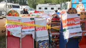 Maquinas tragamonedas con bandas y anuncios de cluasurado del gobierno de tlajomulco