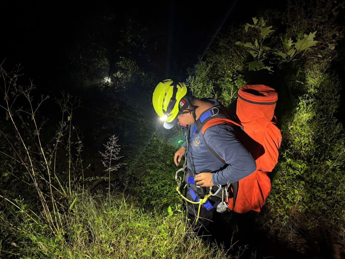 Protección civil de Colima realiza operativo de rescate de senderistas en El Mixcuate Protección civil de Colima realiza operativo de rescate de senderistas en El Mixcuate