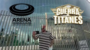 Rey Mysterio grabó frente a la Arena Guadalajara, lugar en el que se celebrará Guerra de Titanes de la AAA.