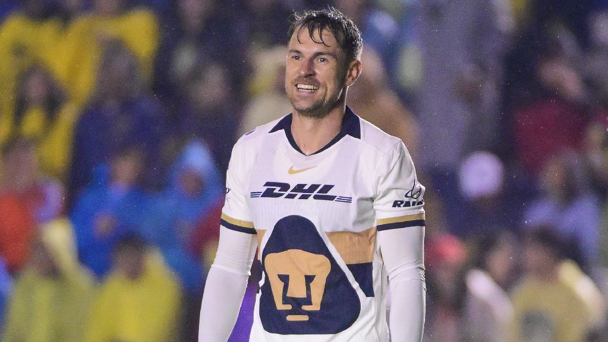 Aaron Ramsey en un partido con Pumas Aaron Ramsey en un partido con Pumas
