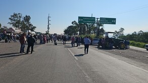 Agricultores cierran carretera de Jalisco por bajos precios