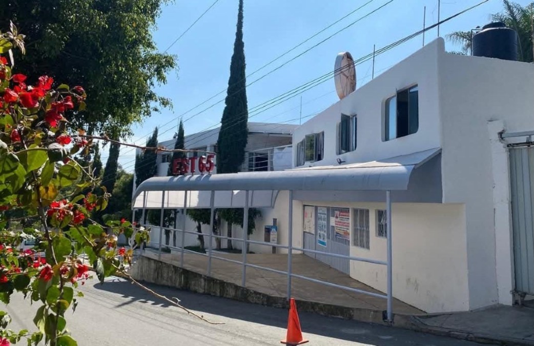 Fachada exterior de la escuela Secundaria Técnica Número 65 ‘Profesor Jesús Romero Flores’ en Morelia, Michoacán donde hubo un brote de Coxsackie. Fachada exterior de la escuela Secundaria Técnica Número 65 ‘Profesor Jesús Romero Flores’ en Morelia, Michoacán donde hubo un brote de Coxsackie.