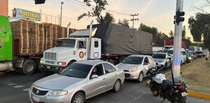 Transportistas de agua cierran vialidades en CdMx y Edomex Transportistas de agua cierran vialidades en CdMx y Edomex