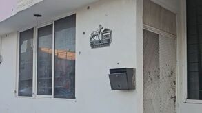 Fachada de una vivienda que fue baleada durante la madrugada en la colonia Bosques de Manzanilla en Puebla.