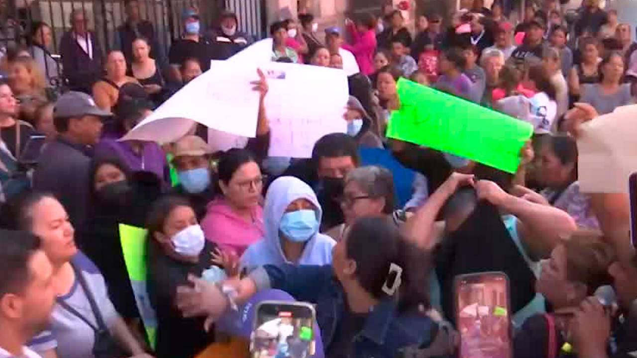Familiares de Anabel ‘N’, presunta cómplice de robo de bebé realizaron una manifestación en Durango para exigir su liberación, pues aseguran que es inocente.