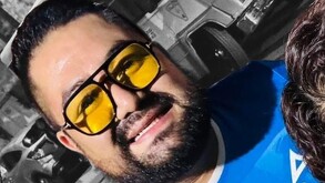 Rodrigo Mondragón, aficionado del Cruz Azul, antes de asistir a partido en Ciudad Universitaria y morir por estrangulación.