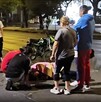 Motociclista accidentado en Guadalajara es atendido por paramédicos y vecinos Motociclista accidentado en Guadalajara es atendido por paramédicos y vecinos