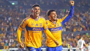 Juan Brunetta y Ángel Correa comandarán la ofensiva de Tigres en el Clásico Regio del Apertura 2025.