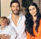 La pareja utiliza frecuentemente sus redes sociales para mostrar momentos íntimos y postales familiares, destacando su faceta como padres dedicados. La pareja utiliza frecuentemente sus redes sociales para mostrar momentos íntimos y postales familiares, destacando su faceta como padres dedicados.