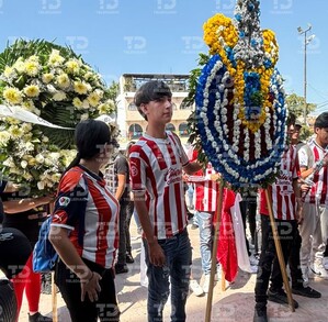 Amigos y familiares dan último adiós a Lalito, joven aficionado de Chivas Amigos y familiares dan último adiós a Lalito, joven aficionado de Chivas