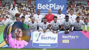 Plantel de jugadores del equipo colombiano, Llaneros FC, dirigidos por el entrenador cafetalero, José García Herrera.