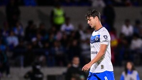 El español, Oliver Torres, no jugará ante Tigres en la Jornada 15 por una suspensión y ahora espera Torrent encontrar a su reemplazo.