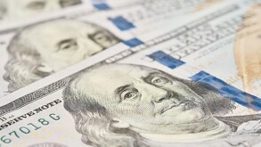 Dólares estadunidenses juntos con la cara de Benjamin Franklin