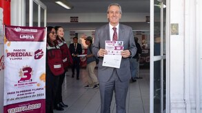 pepe chedraui muestra su recibo del pago anticipado del predial puebla 2026