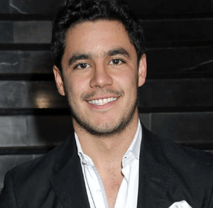 En MasterChef Celebrity 2023 se les vio muy cercanos, lo que derivó que se desencadenaran algunas especulaciones entre Eduardo y Fabiola. En MasterChef Celebrity 2023 se les vio muy cercanos, lo que derivó que se desencadenaran algunas especulaciones entre Eduardo y Fabiola.
