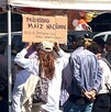 Personas manifestándose en carretera a Nogales en Jalisco con letrero sobre la importancia del maíz en México