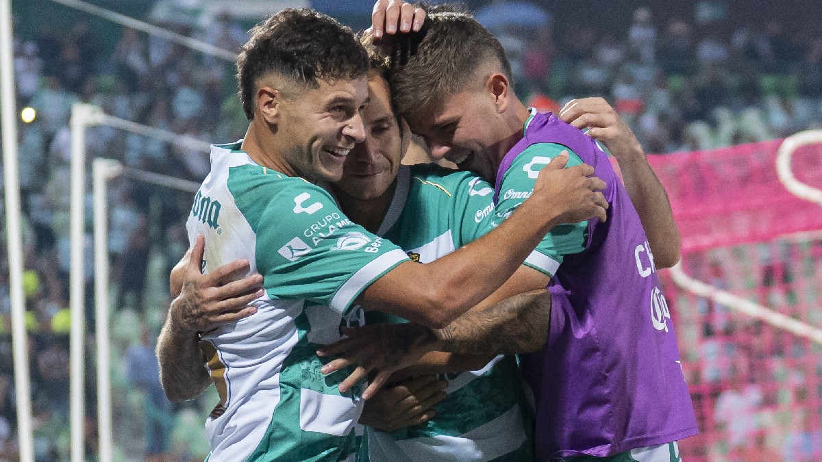Santos Laguna festejando un gol ante Gallos Blancos Santos Laguna festejando un gol ante Gallos Blancos