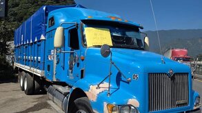un tráiler de carga bloquea una autopista en veracruz por manifestaciones