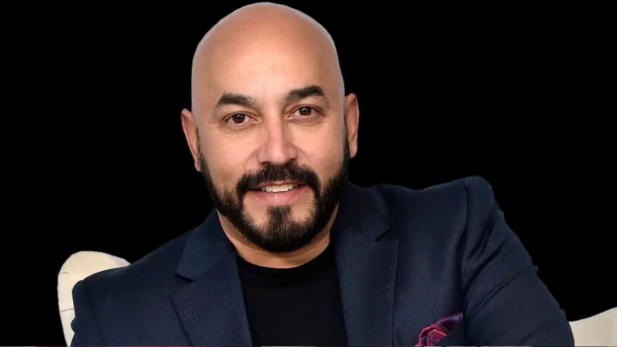 Lupillo Rivera sonriendo Lupillo Rivera sonriendo