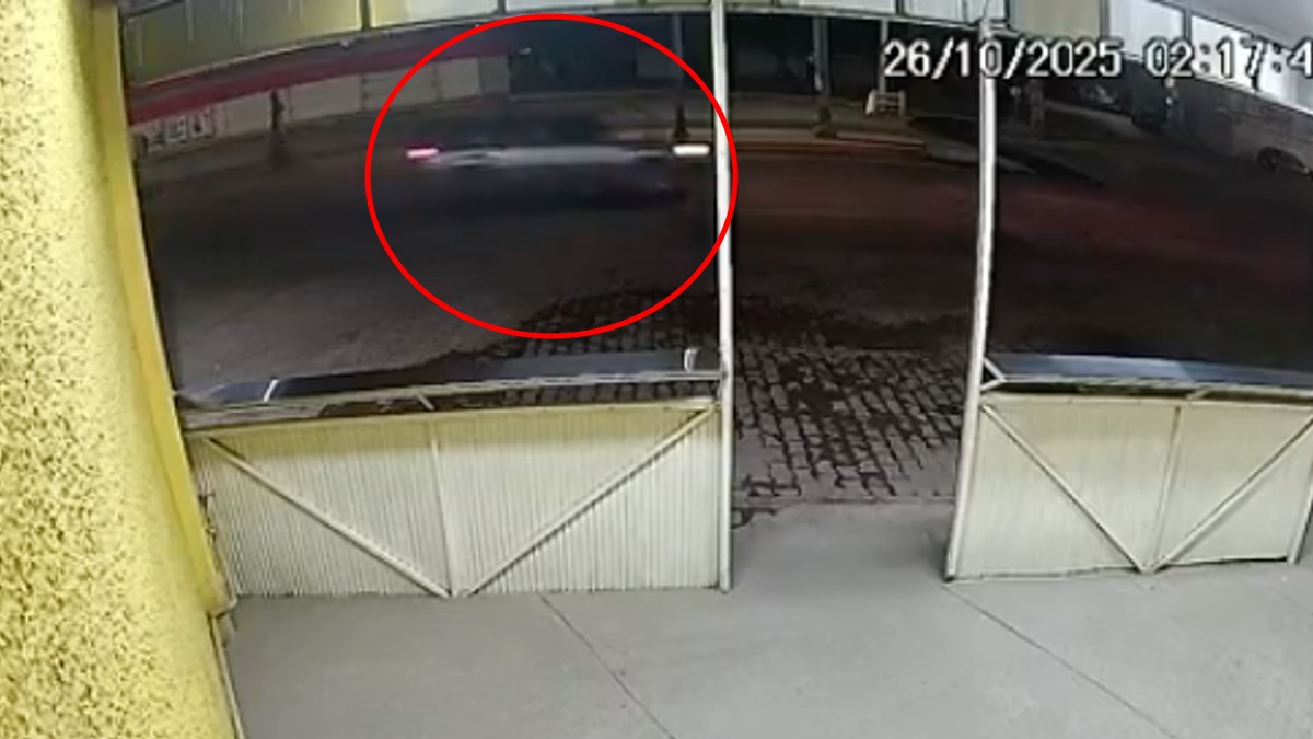 La madrugada del pasado domingo 26 de octubre, la tranquilidad de la Calzada Saltillo 400 en Torreón se vio interrumpida por un aparatoso accidente vial. La madrugada del pasado domingo 26 de octubre, la tranquilidad de la Calzada Saltillo 400 en Torreón se vio interrumpida por un aparatoso accidente vial.