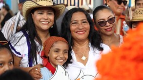 Abelina López Rodríguez, alcaldesa de Acapulco, envuelta en controversia por portar un collar de 220 mil pesos.