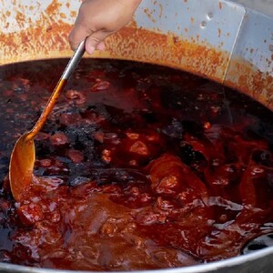 Reliquia, tradicional platillo que se entrega durante los rosarios y danzas a figuras religiosas en la Comarca Lagunera Reliquia, tradicional platillo que se entrega durante los rosarios y danzas a figuras religiosas en la Comarca Lagunera