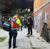 Policías de la Secretaría de Seguridad Ciudadana de CdMx y paramédicos tras el asesinato de un hombre cerca de la estación Morelos del Metro. Policías de la Secretaría de Seguridad Ciudadana de CdMx y paramédicos tras el asesinato de un hombre cerca de la estación Morelos del Metro.