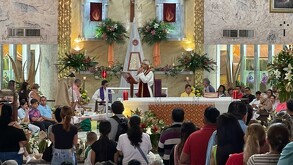 Desde las primeras horas de este martes, las calles cercanas al templo se llenaron de feligreses que acudieron con imágenes.