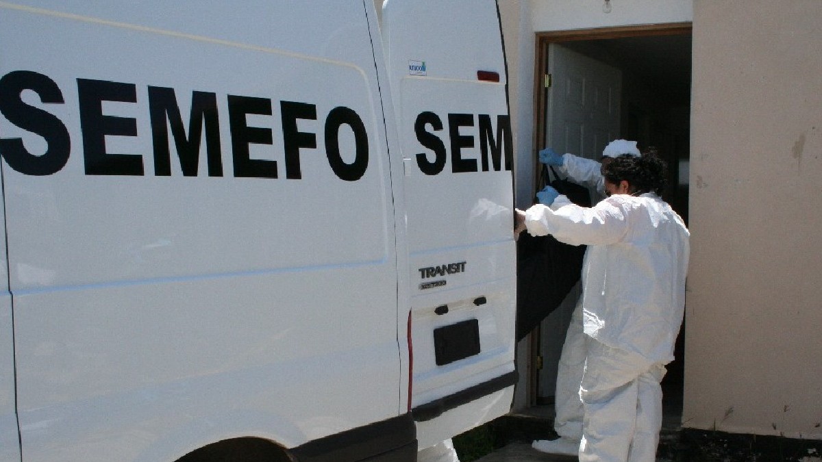 Unidad móvil de SEMEFO. Unidad móvil de SEMEFO.