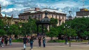 Centro histórico de Guadalajara durante una tarde agradable.