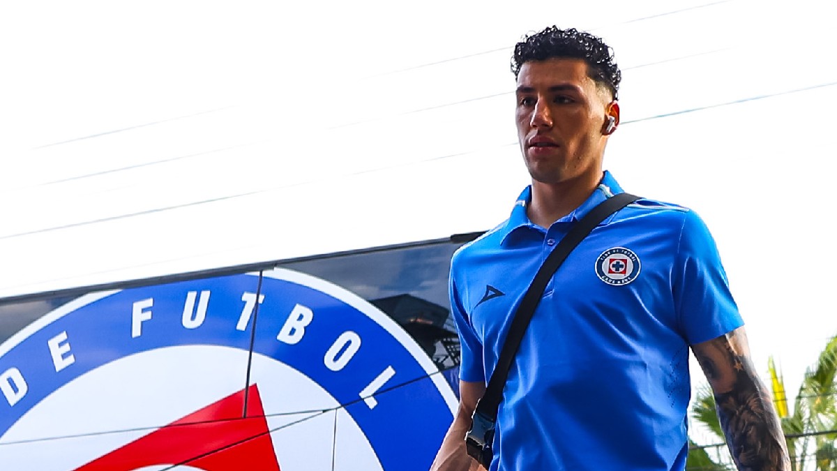 Jorge Sánchez con ropa de Cruz Azul Jorge Sánchez con ropa de Cruz Azul
