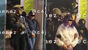 Dos mujeres presuntas integrates de la Union Tepito siendo detenidas en operativo en la colonia Morelos