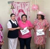 Mujeres tocaron la campana en celebración de vencer el cáncer de mama Mujeres tocaron la campana en celebración de vencer el cáncer de mama