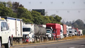 Los agricultores mantienen su exigencia de un incremento en el precio de garantía para el maíz en la carretera federal 90 y la León-Silao.