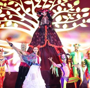 A través de una historia llena de color, emoción y simbolismo, el público recorrió las tradiciones, los mitos y la celebración de la vida y la muerte.