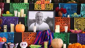 Altar de muertos en honor a Mauricio Fernández en Congreso de Nuevo León