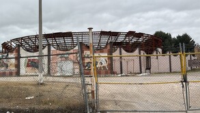 La Plaza de Toros Armillita luce descuidada  desde su exterior, por lo que ya empezaron con la demolición.
